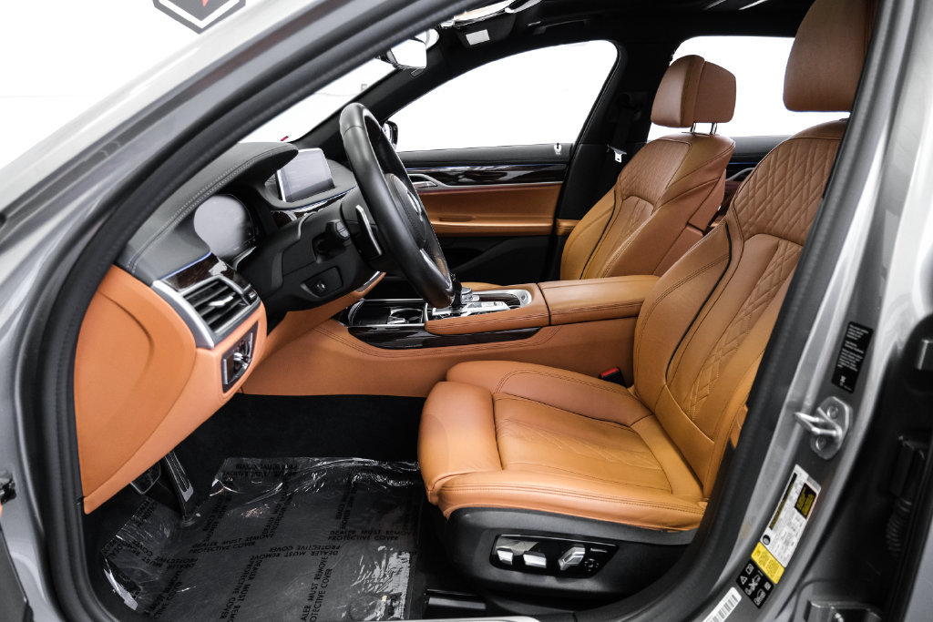Used 2021 BMW 750i xDrive w/ M Sport Package AWD/4WD image 4