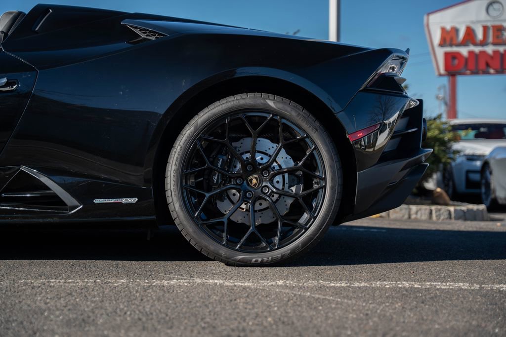 Used 2021 Lamborghini Huracan EVO RWD image 31
