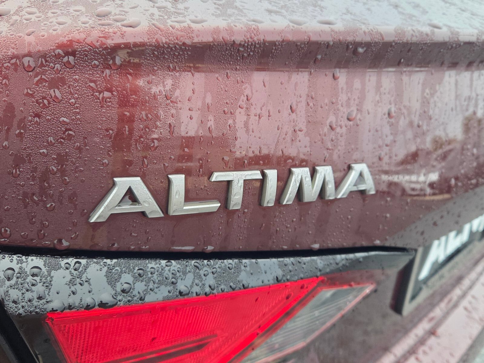 Used 2025 Nissan Altima 2.5 SV FWD image 11