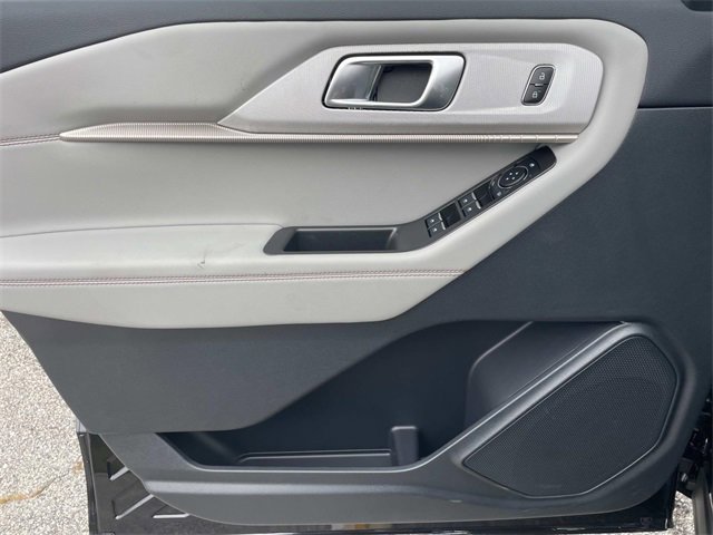New 2025 Ford Explorer Active w/ Active Comfort Package image 18