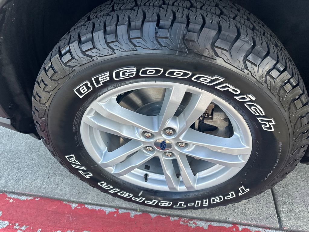 Used 2020 Ford Explorer XLT w/ Equipment Group 202A image 23