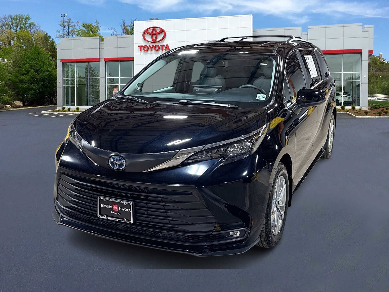 Used 2025 Toyota Sienna XLE w/ XLE Plus Package