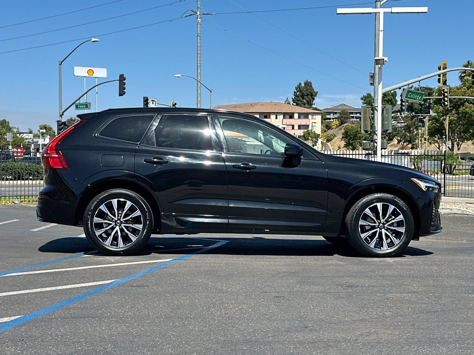 Used 2024 Volvo XC60 B5 Core AWD/4WD image 6