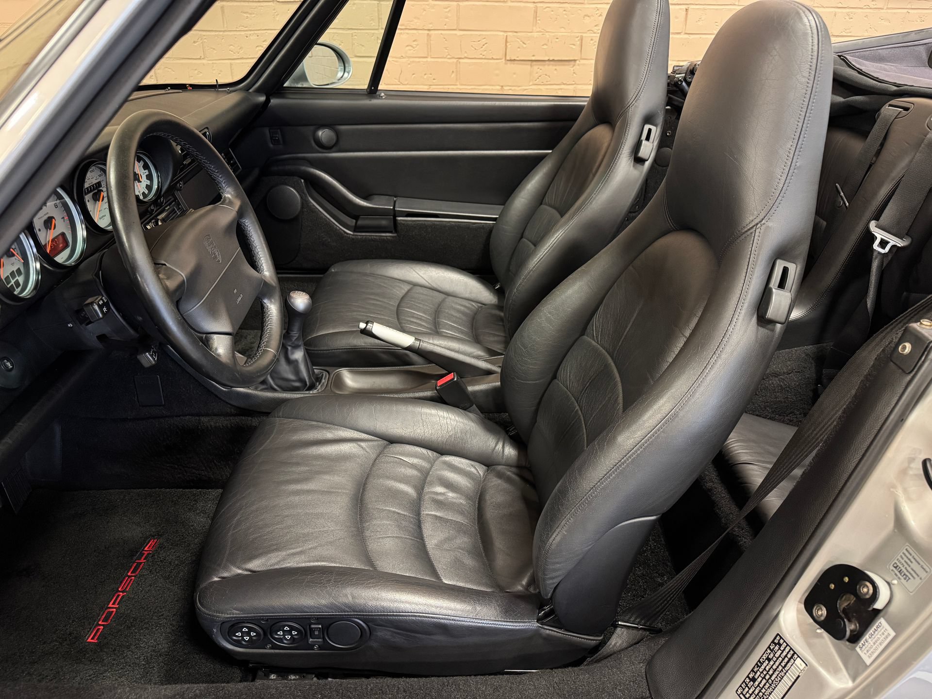 Used 1998 Porsche 911 Carrera RWD image 39