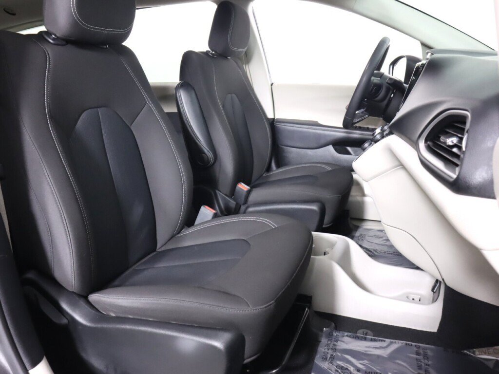 Used 2023 Chrysler Voyager LX FWD image 37