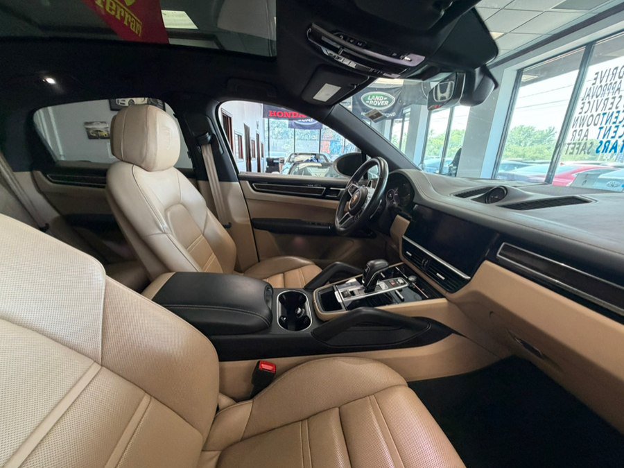 Used 2023 Porsche Cayenne Platinum Edition AWD/4WD image 44