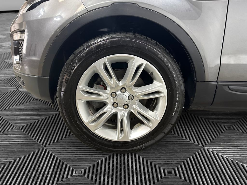 Used 2017 Land Rover Range Rover Evoque SE image 12
