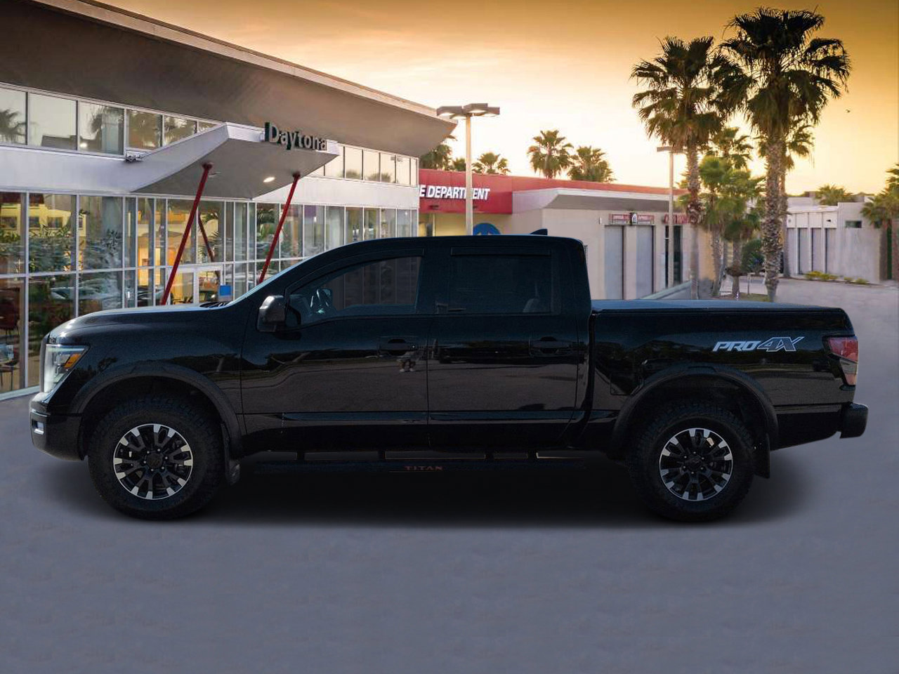 Used 2024 Nissan Titan PRO-4X w/ Off Road Protection Package image 6