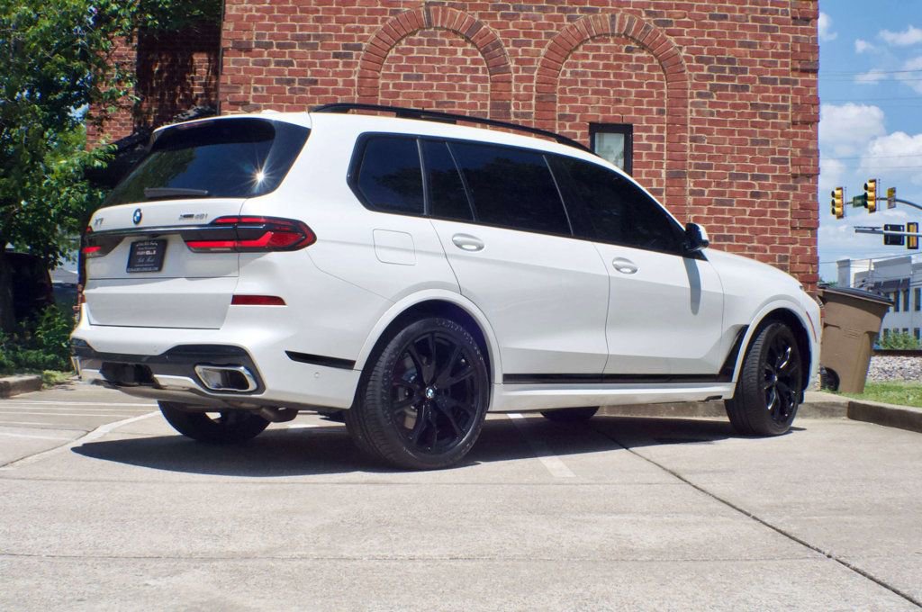Used 2024 BMW X7 xDrive40i w/ M Sport Package AWD/4WD image 5