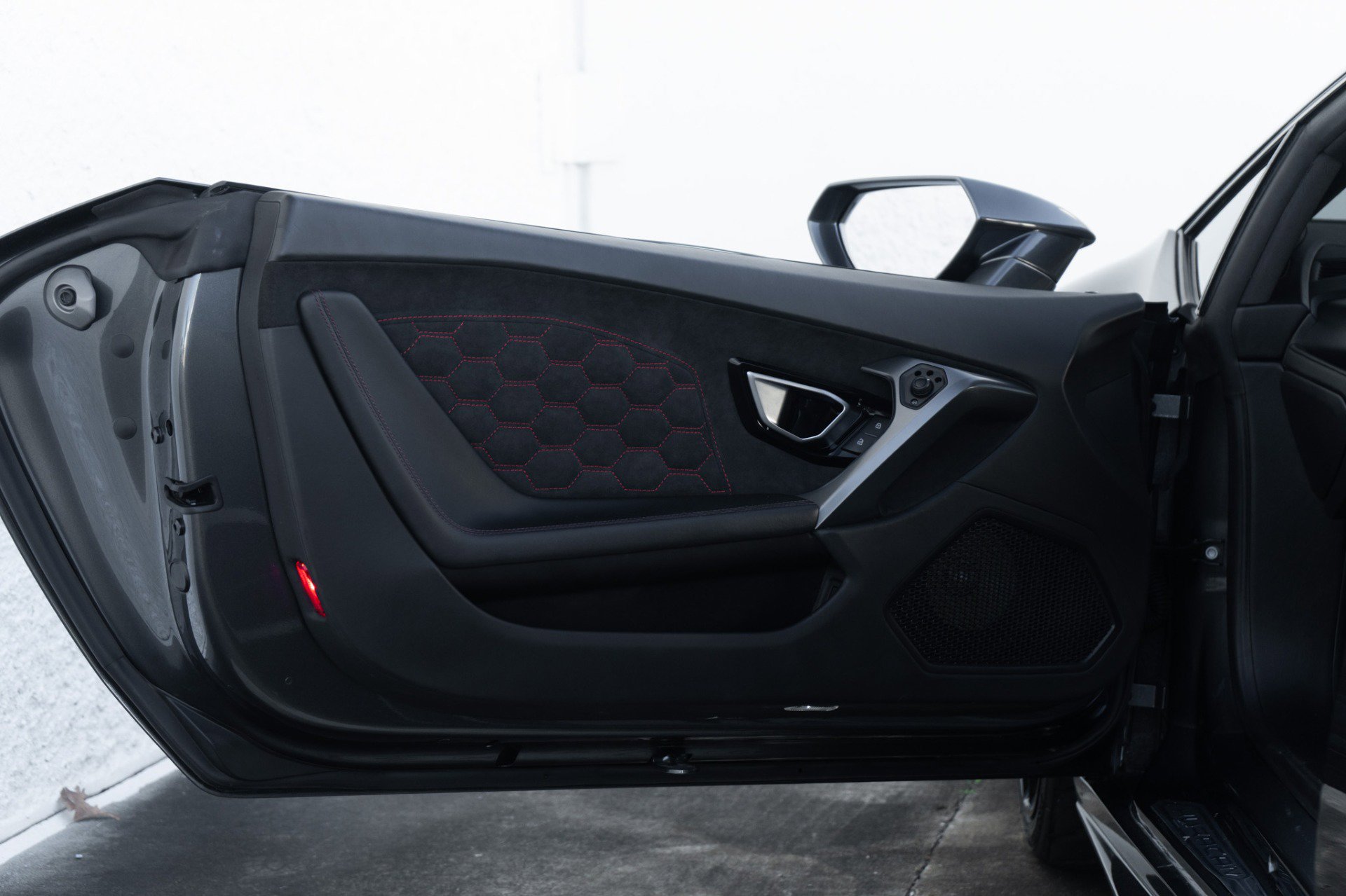 Used 2015 Lamborghini Huracan LP 610-4 image 25