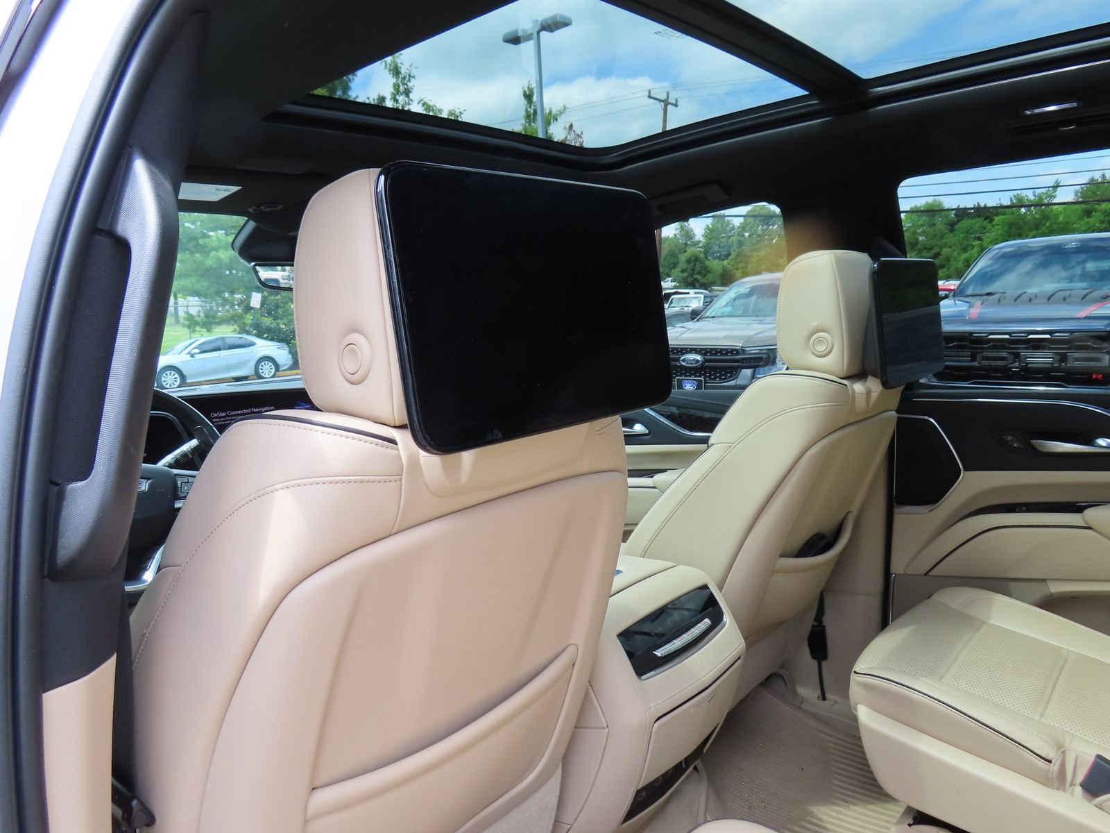 Used 2021 Cadillac Escalade Premium Luxury w/ Performance Package AWD/4WD image 30