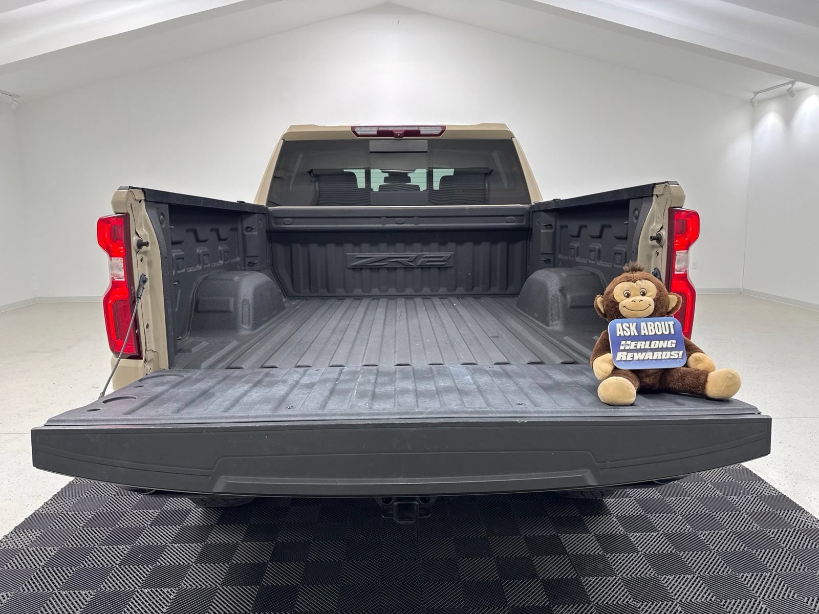 Used 2023 Chevrolet Silverado 1500 ZR2 AWD/4WD image 9