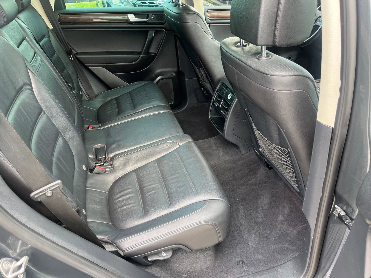 Used 2016 Volkswagen Touareg TDI AWD/4WD image 19
