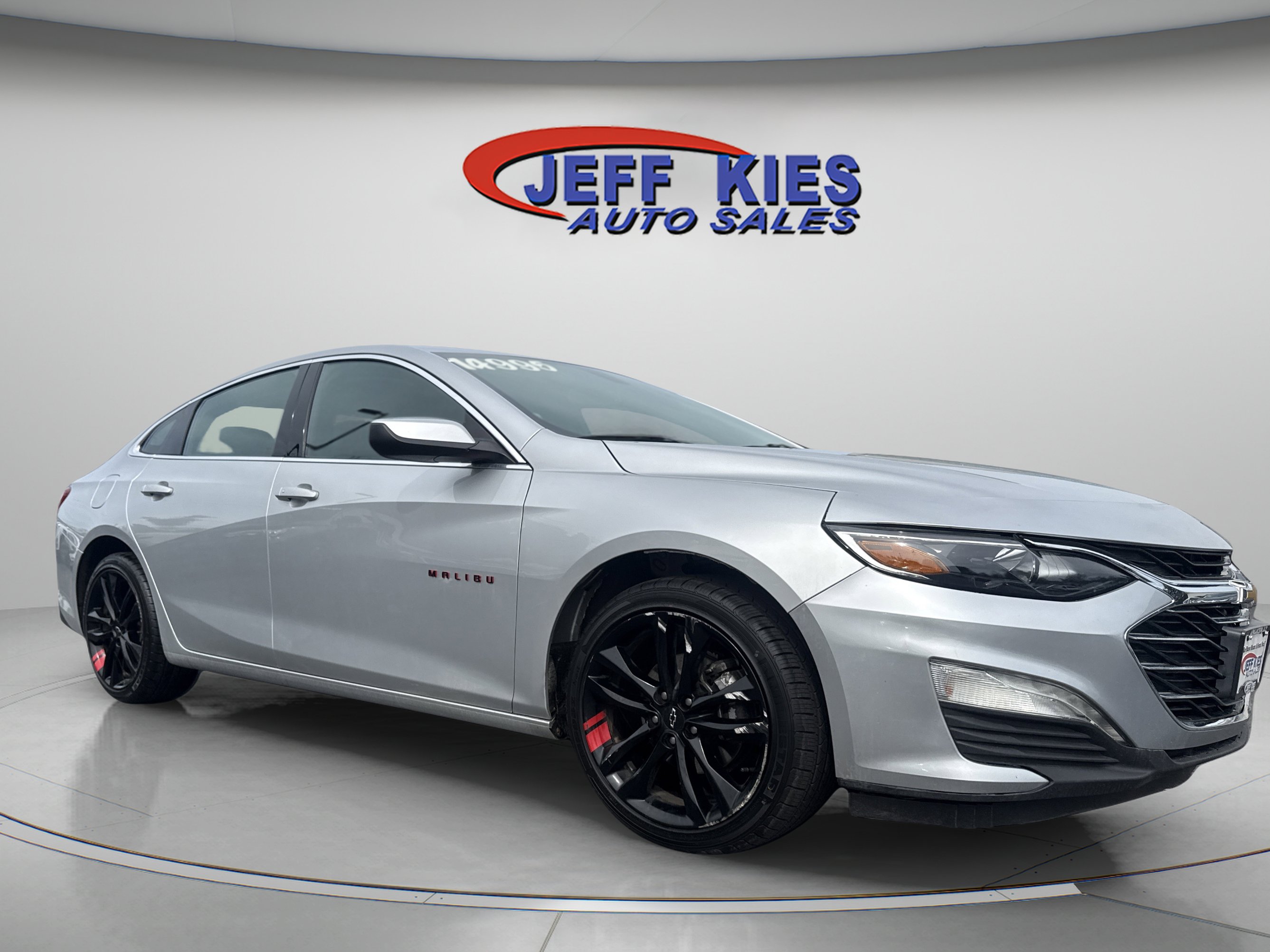 Used 2020 Chevrolet Malibu LT w/ Leather Package FWD image 3