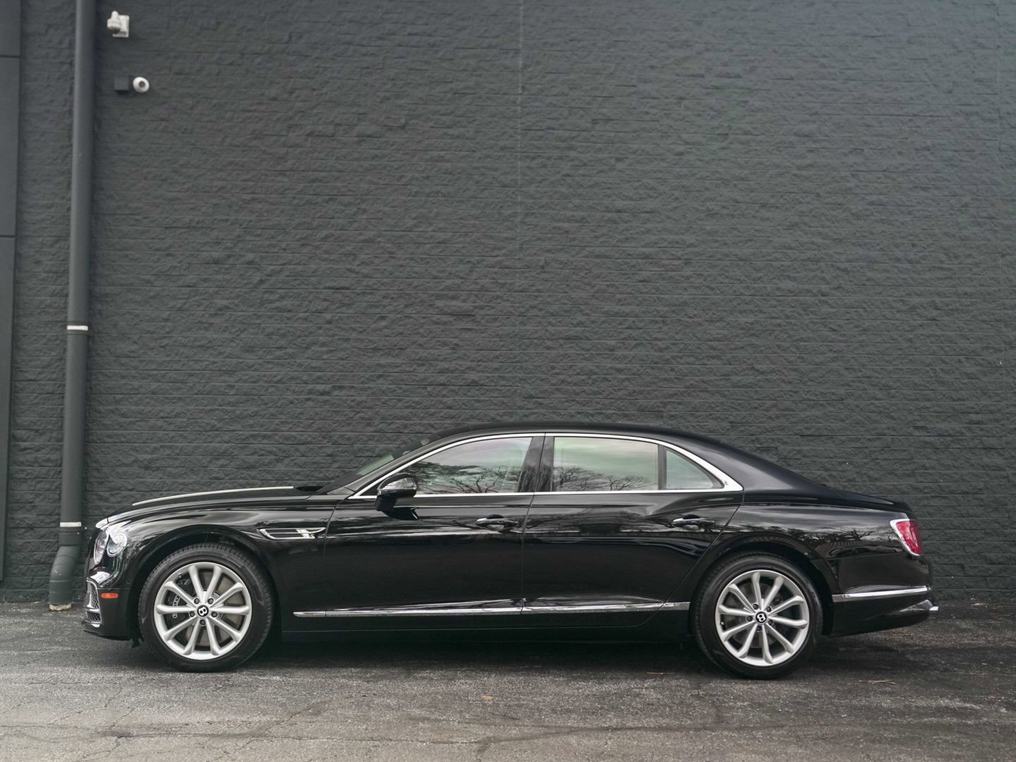 Used 2023 Bentley Flying Spur V8 image 64
