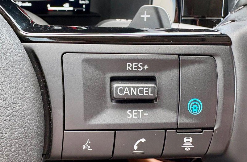 Used 2025 Nissan Pathfinder Platinum FWD image 24