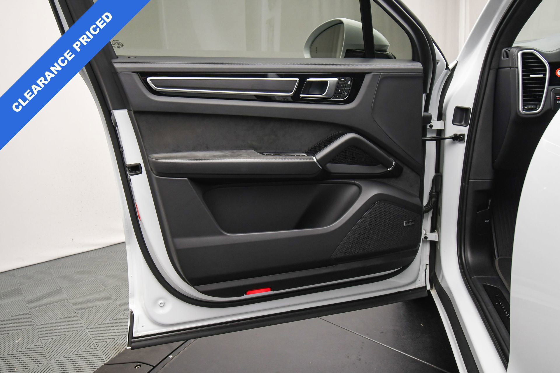 Used 2023 Porsche Cayenne GTS image 43