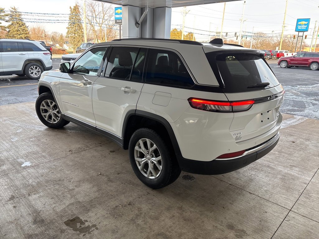 Used 2023 Jeep Grand Cherokee Limited image 4