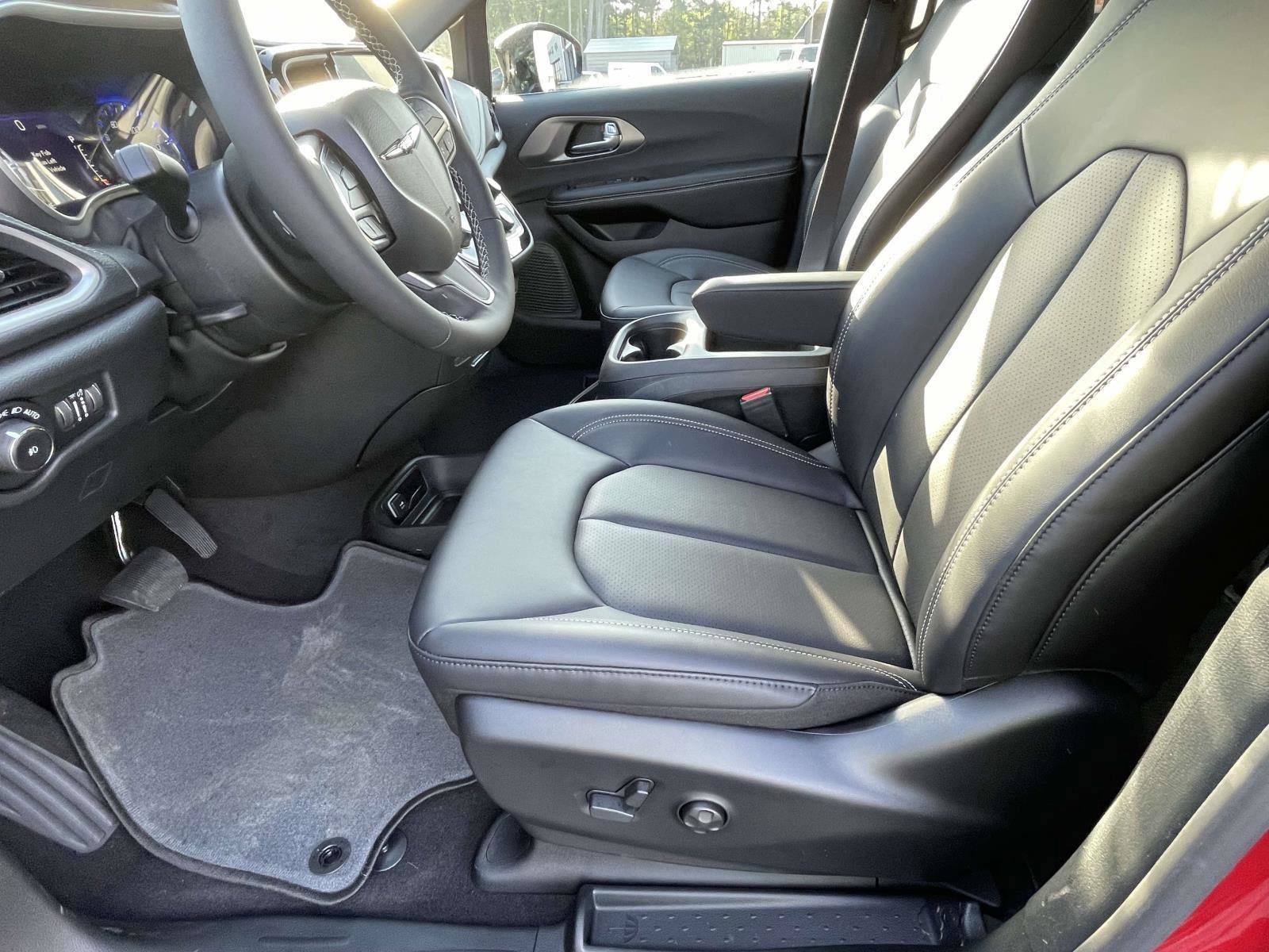 New 2026 Chrysler Pacifica Select FWD image 10