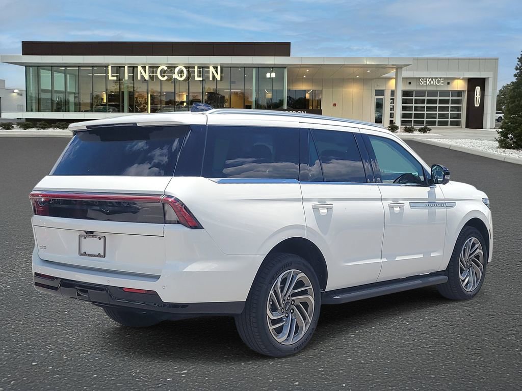Used 2026 Lincoln Navigator Premiere AWD/4WD image 4