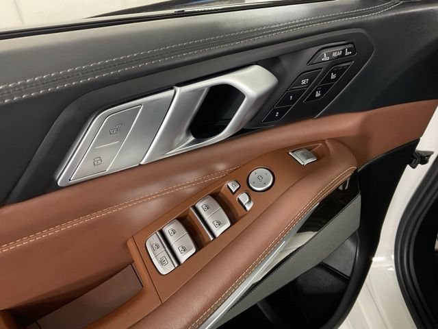 Used 2020 BMW X7 M50i w/ Dynamic Handling Package AWD/4WD image 23