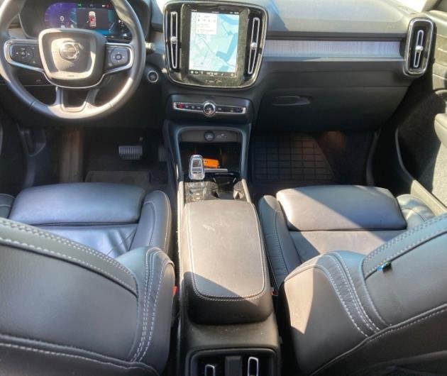 Certified 2023 Volvo XC40 B5 Ultimate w/ Climate Package AWD/4WD image 4