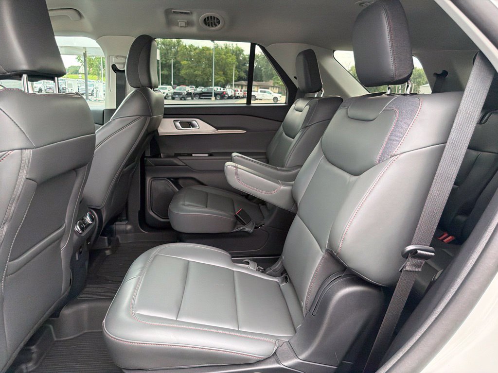 Certified 2025 Ford Explorer Active w/ Active Comfort Package AWD/4WD image 13