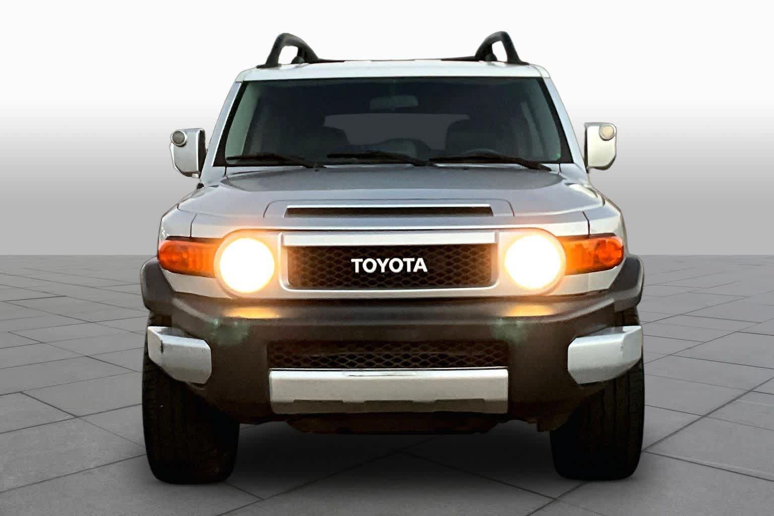 Used 2008 Toyota FJ Cruiser 2WD w/ Upgrade Pkg 1 image 3