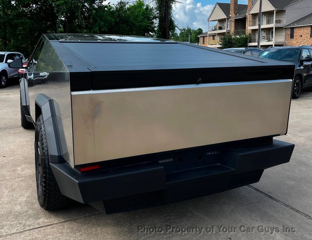 Used 2025 Tesla Cybertruck AWD Crew Cab image 9