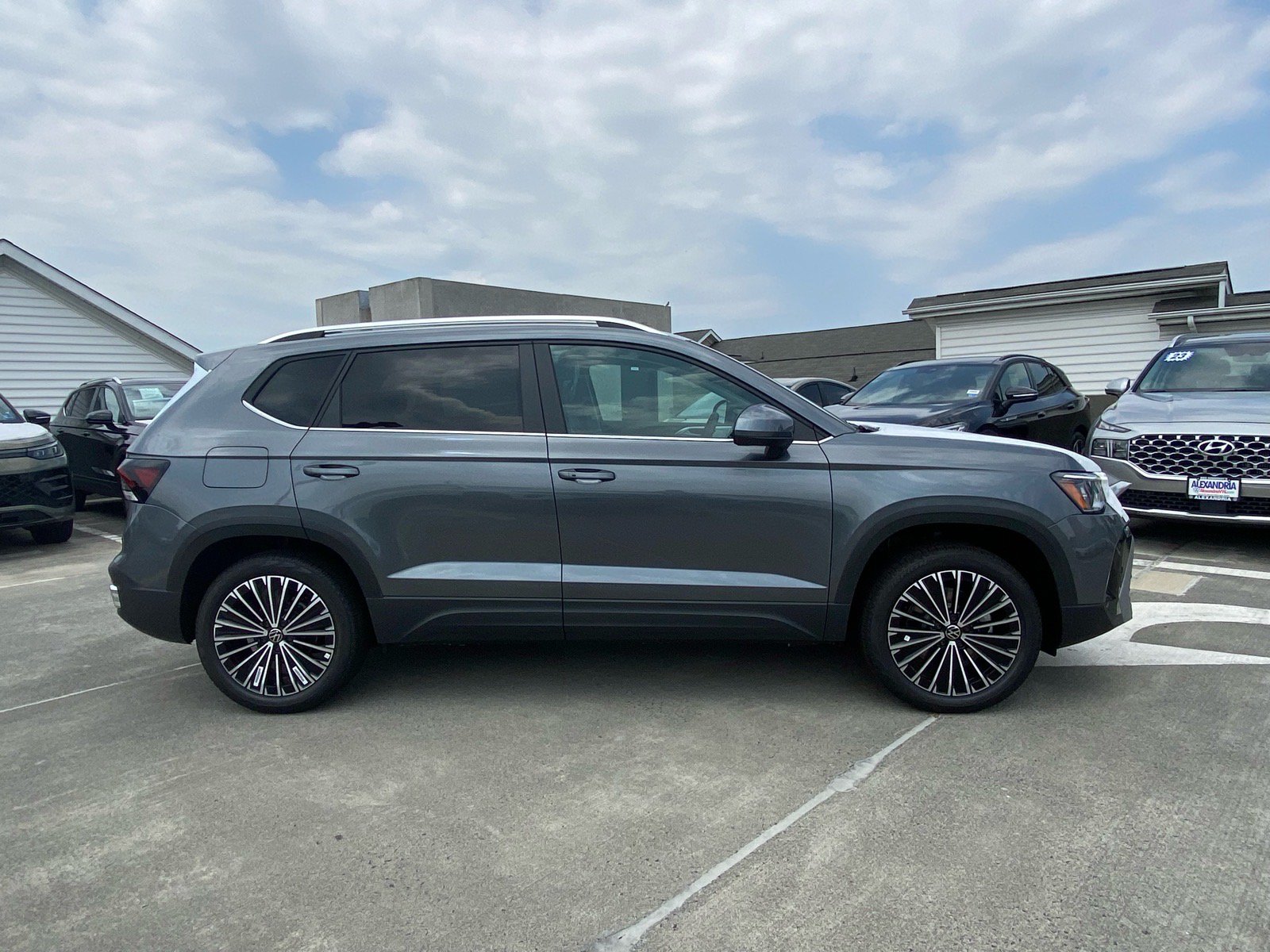 New 2026 Volkswagen Taos SE FWD image 2