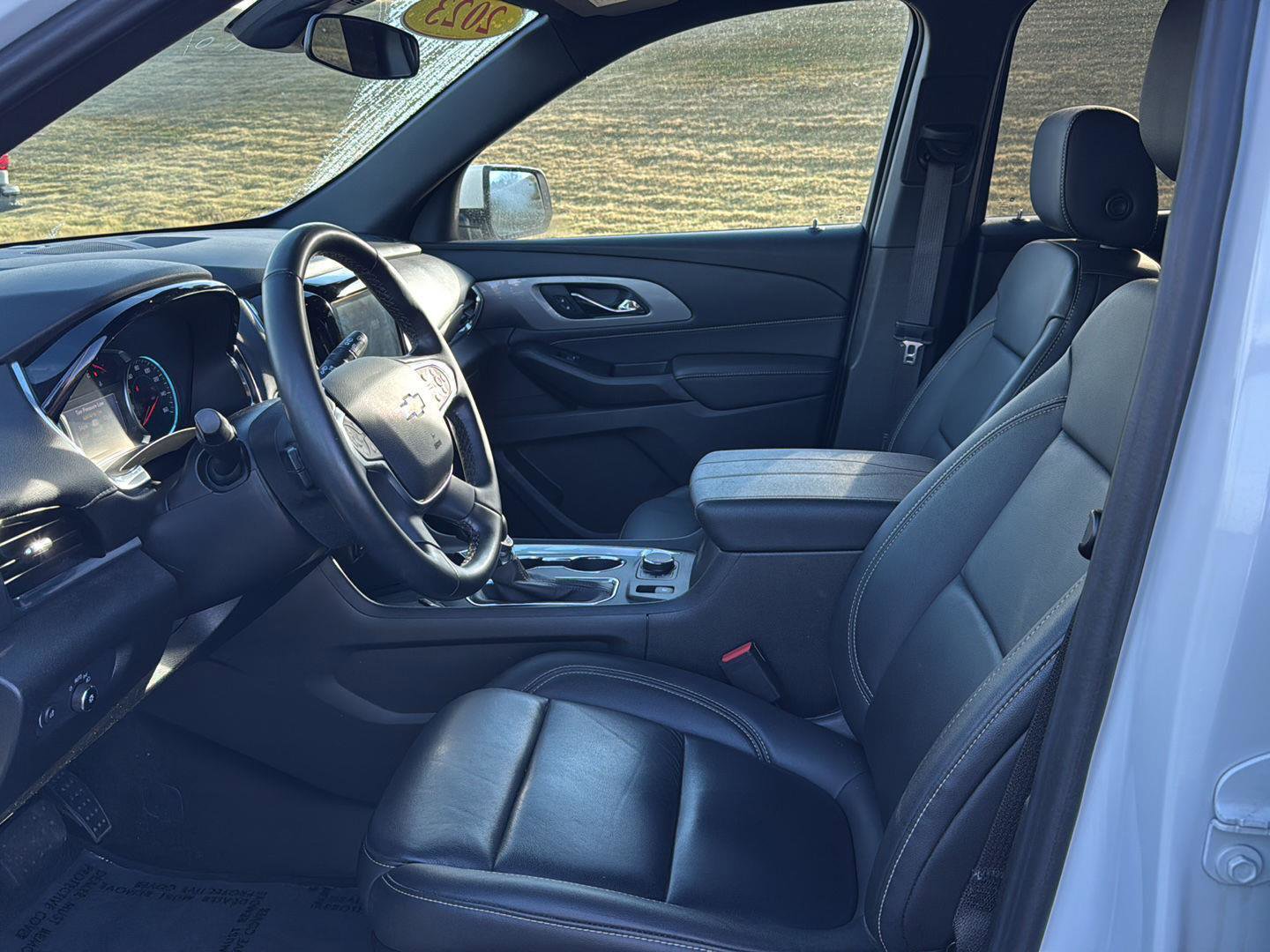 Used 2023 Chevrolet Traverse LT image 8