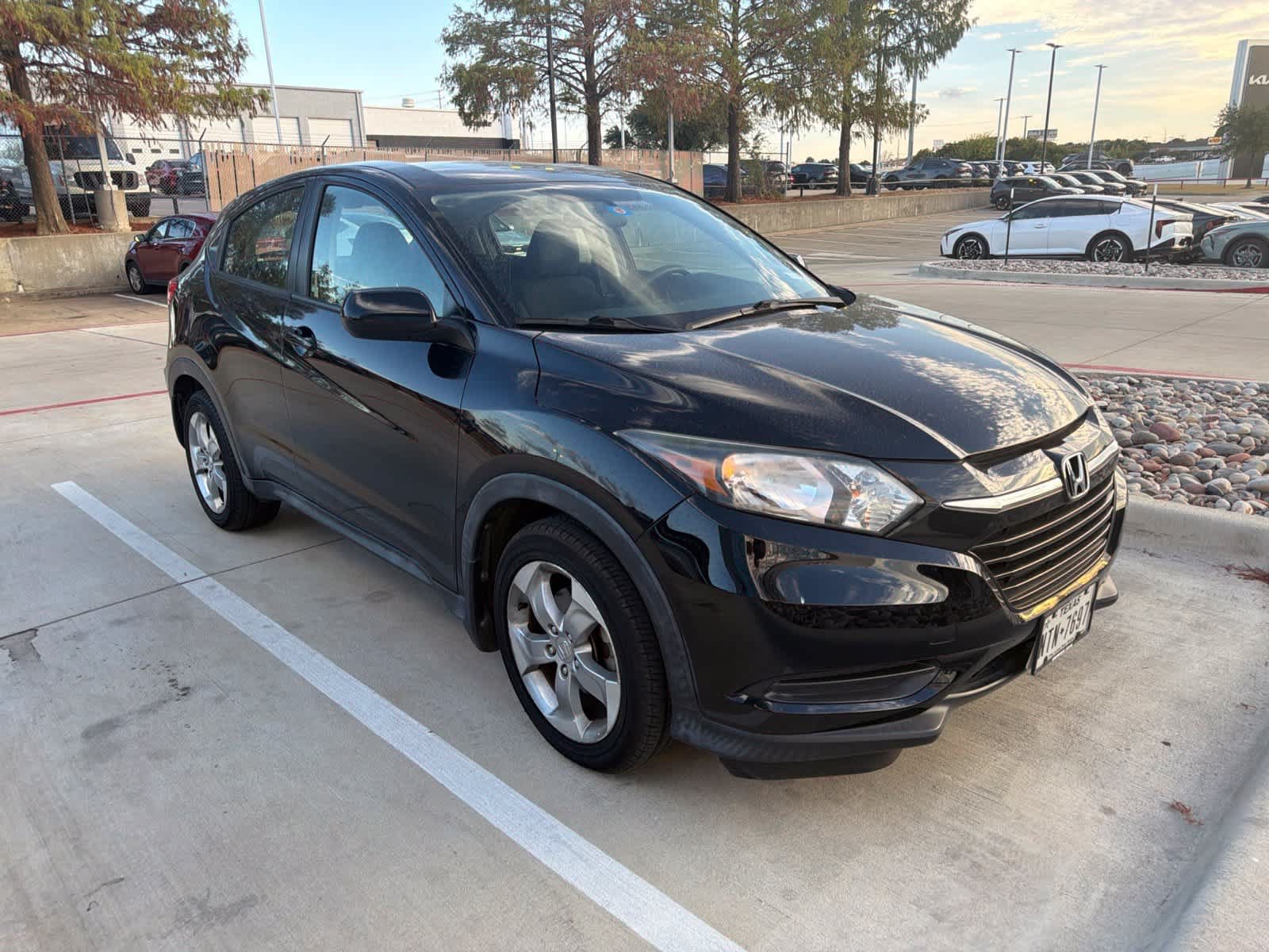 Used 2017 Honda HR-V LX image 3
