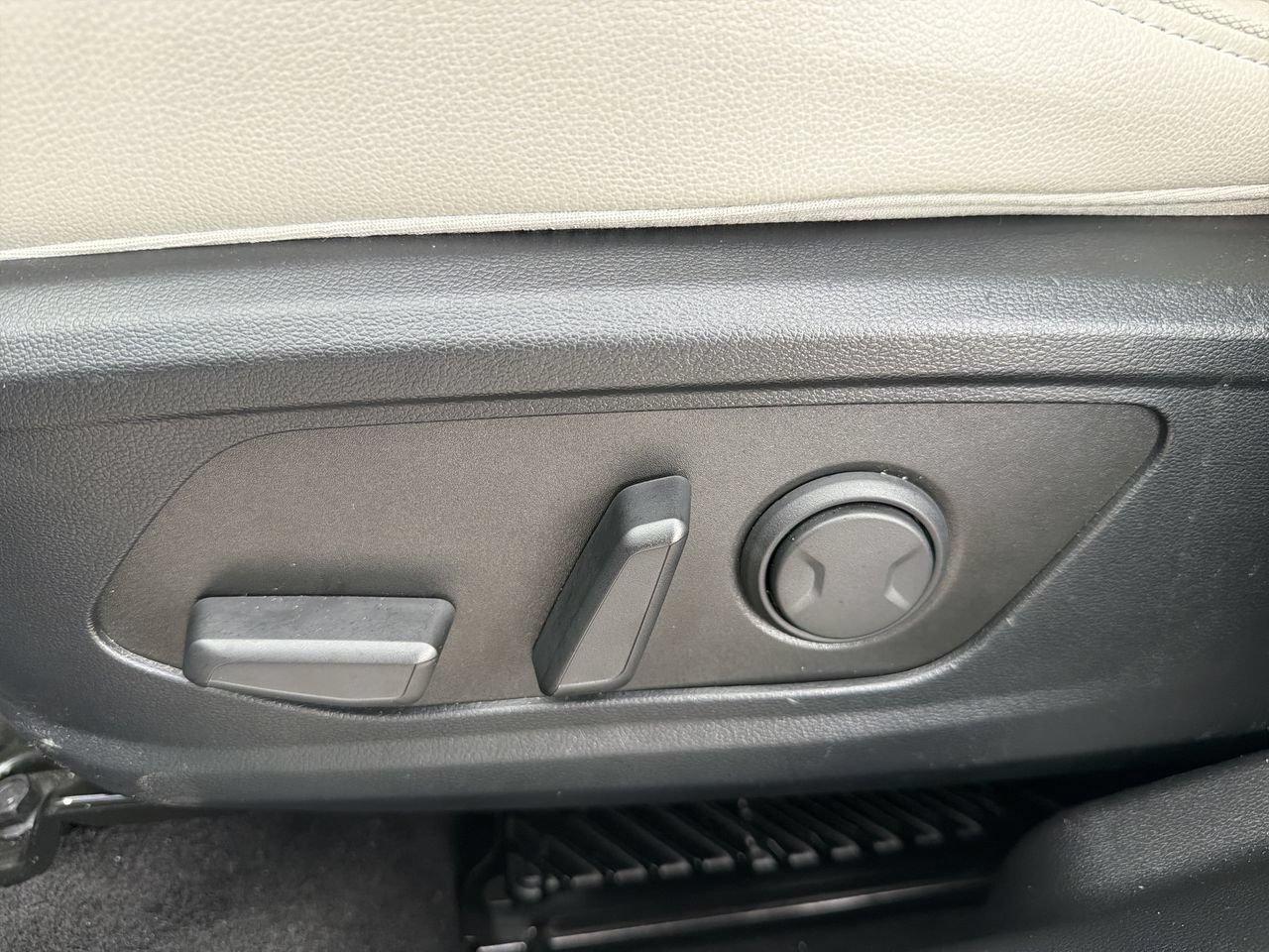 Used 2025 Hyundai Tucson Limited FWD image 20