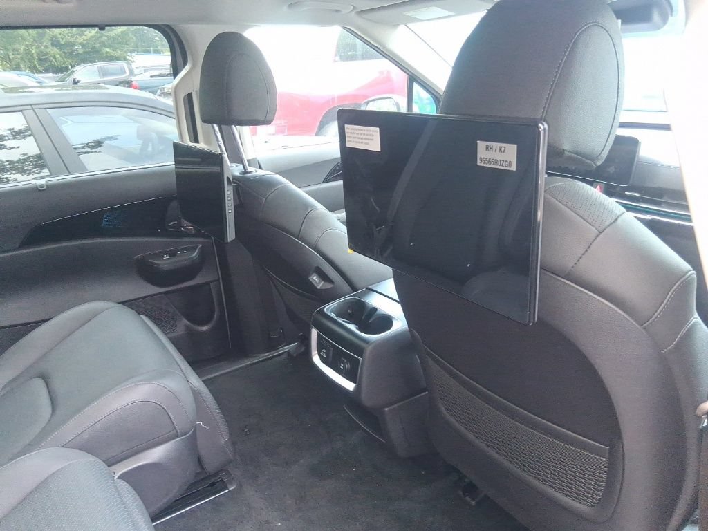 Certified 2025 Kia Carnival SX Prestige FWD image 6