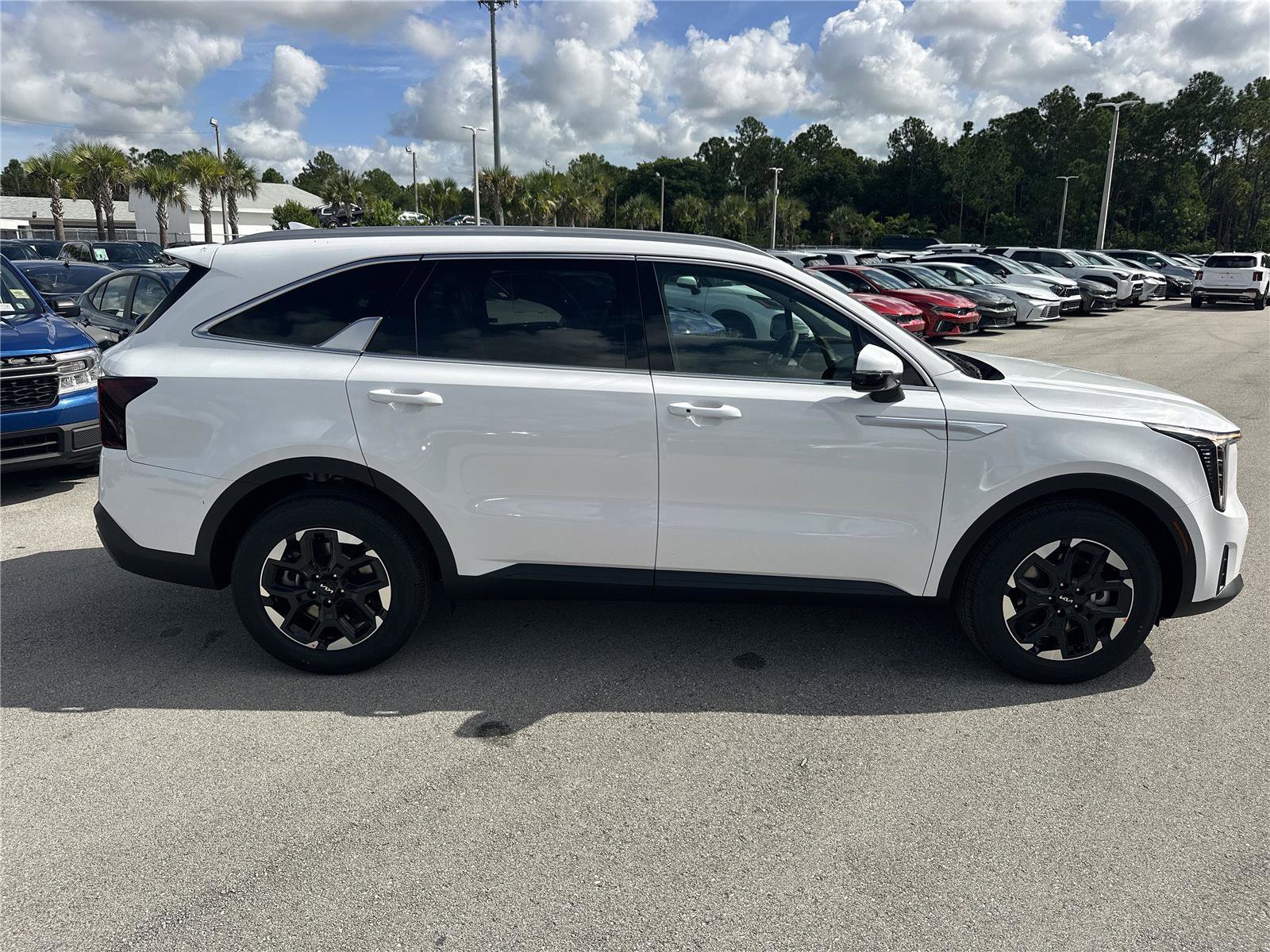 New 2026 Kia Sorento S image 4