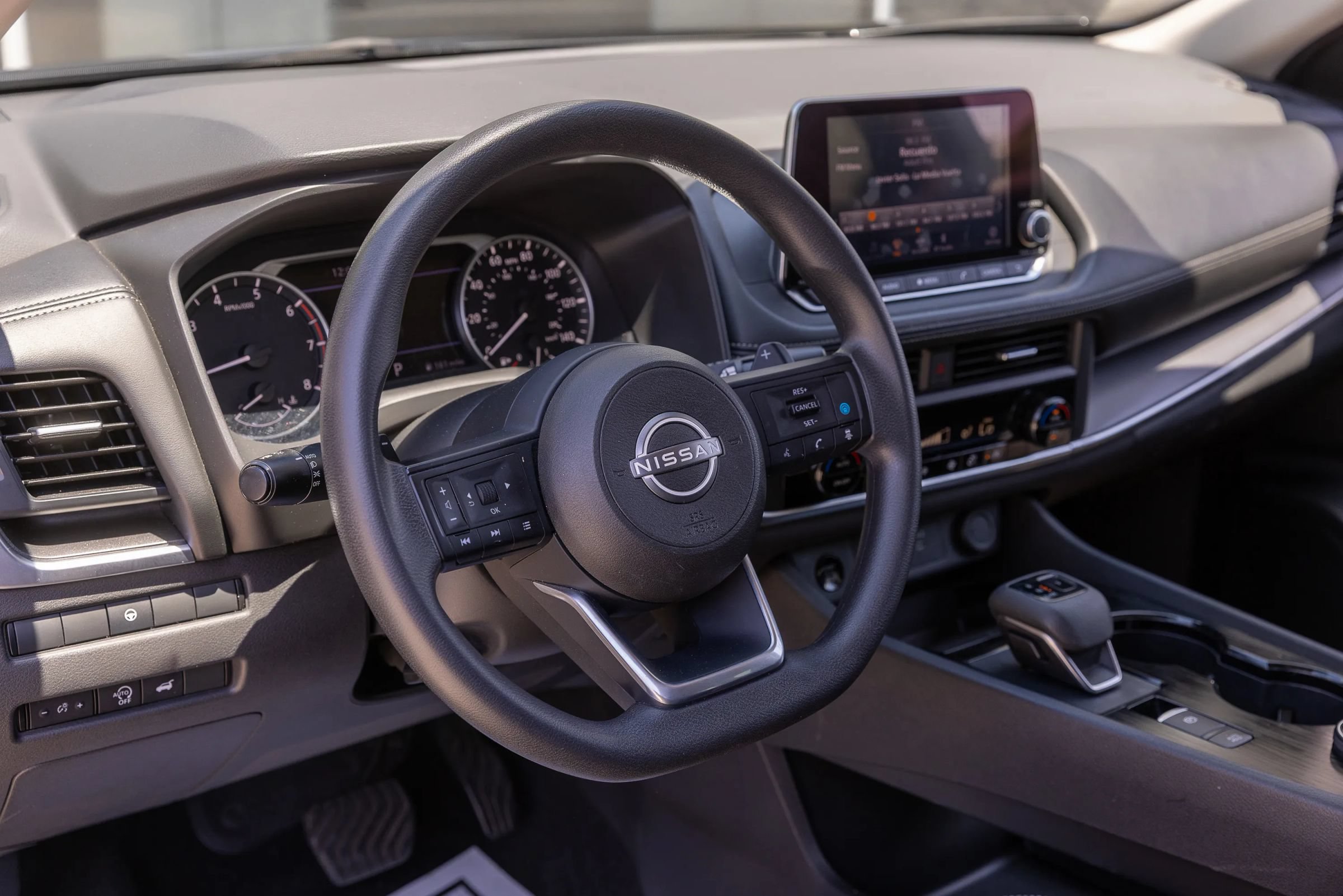 Used 2024 Nissan Rogue SV AWD/4WD image 17