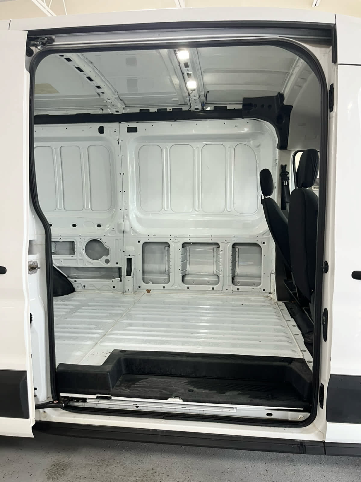 Used 2024 Ford Transit 250 148 Medium Roof RWD image 41