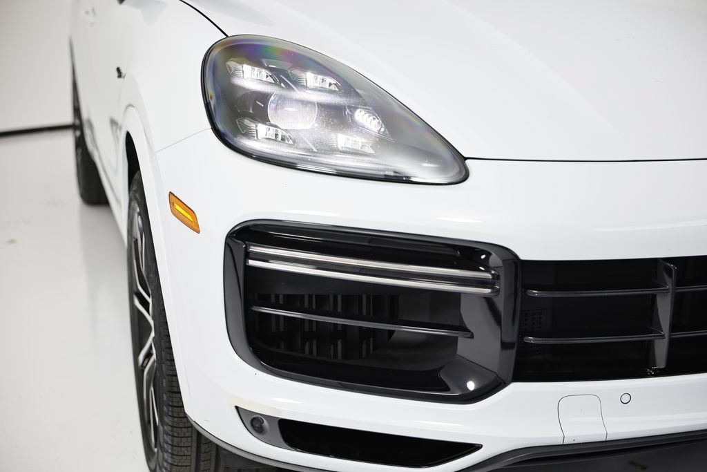 Certified 2023 Porsche Cayenne Turbo S AWD/4WD image 17