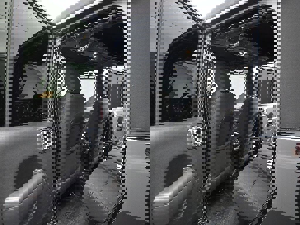 Used 2023 Jeep Gladiator Sport AWD/4WD image 9