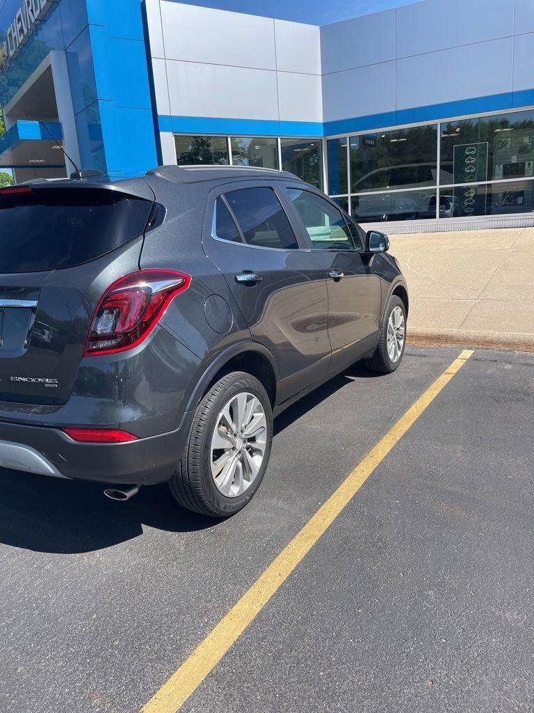 Used 2017 Buick Encore Essence AWD/4WD image 3