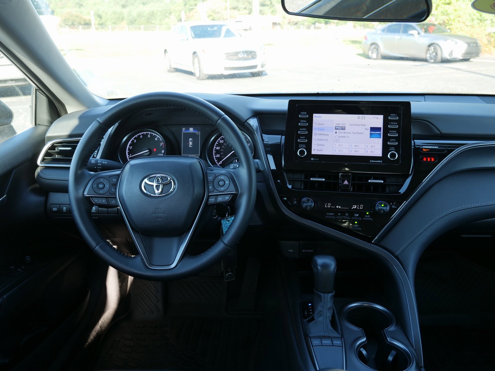 Used 2023 Toyota Camry SE image 18