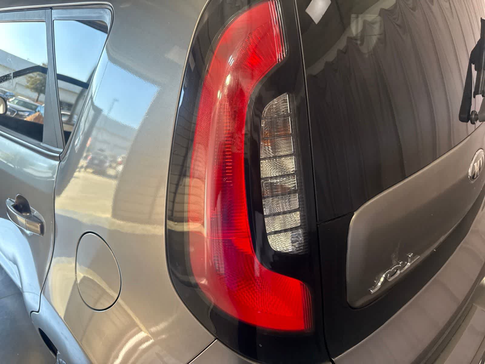 Used 2017 Kia Soul FWD image 12