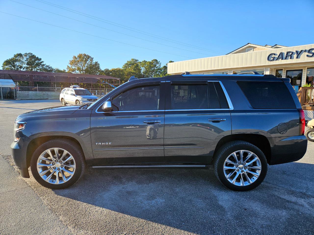 Used 2019 Chevrolet Tahoe Premier w/ Premier Plus Edition AWD/4WD image 3