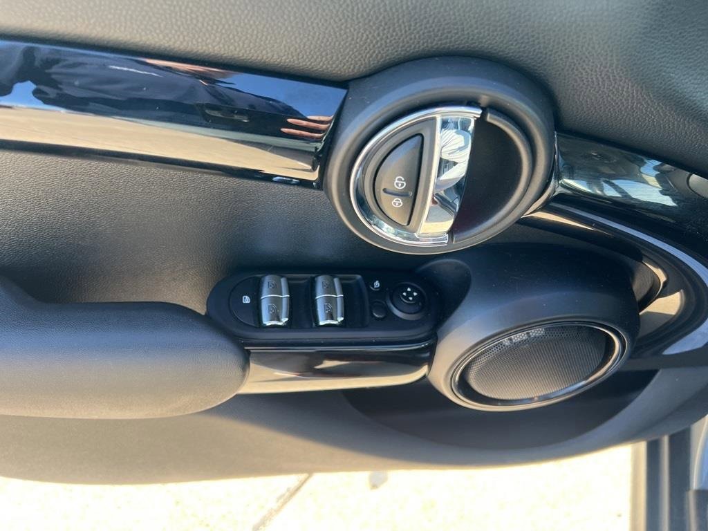 Used 2018 MINI Cooper S image 17