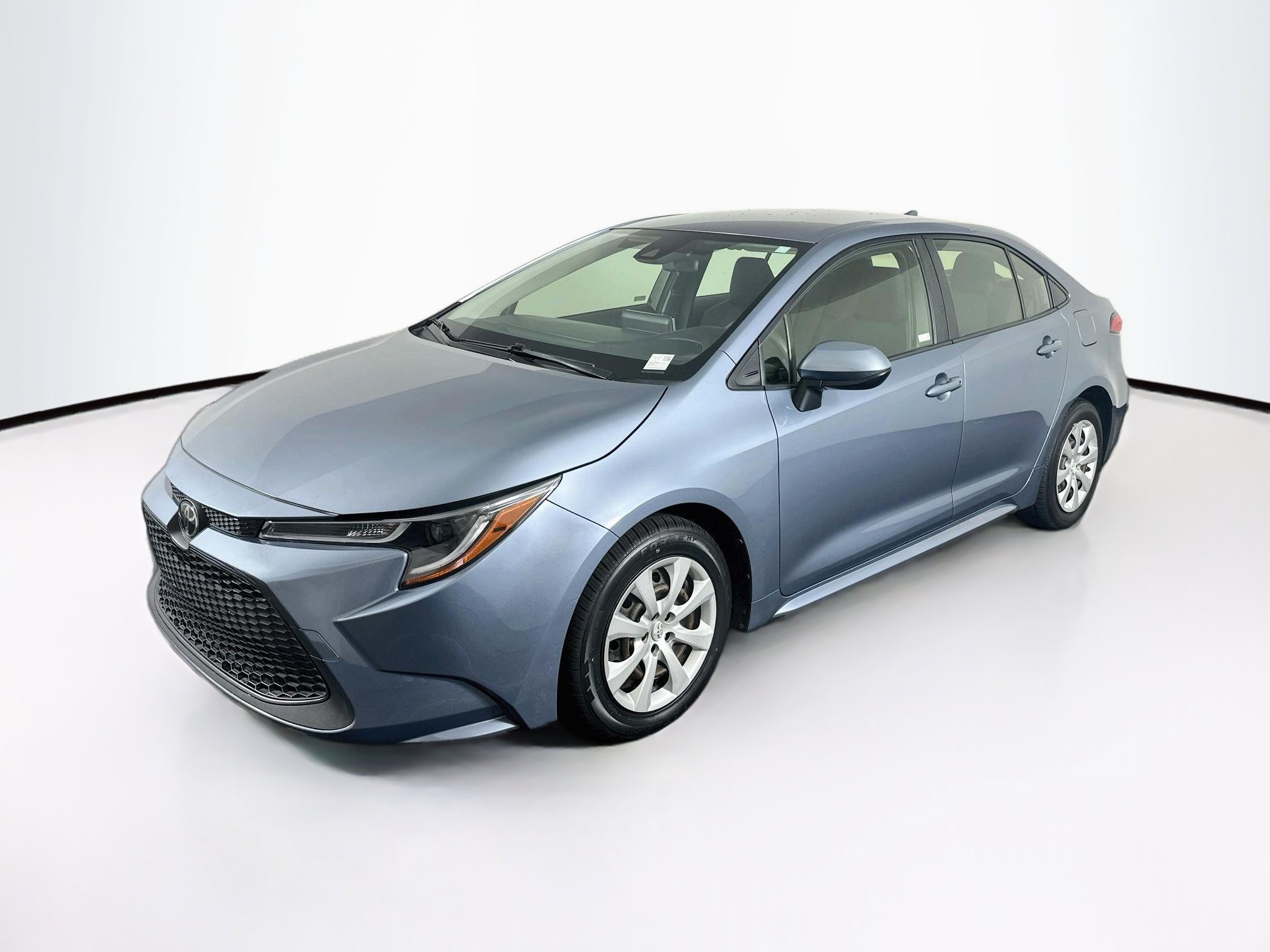 Used 2021 Toyota Corolla LE FWD image 3