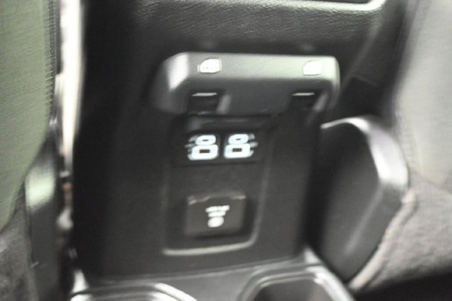 Used 2018 Jeep Wrangler Unlimited Sahara AWD/4WD image 19