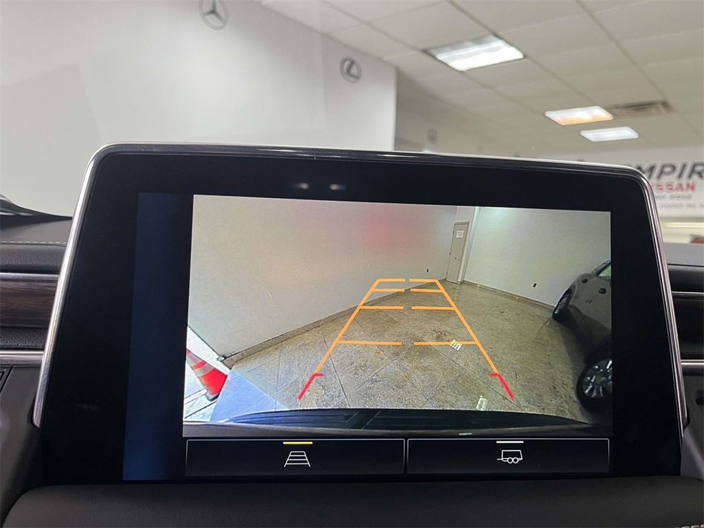 Used 2024 Chevrolet Suburban Premier image 18