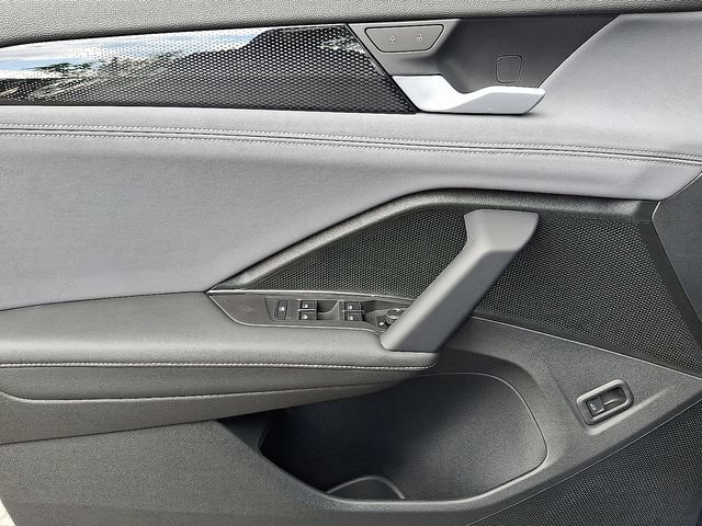 New 2026 Volkswagen Tiguan SE R-Line AWD/4WD image 7