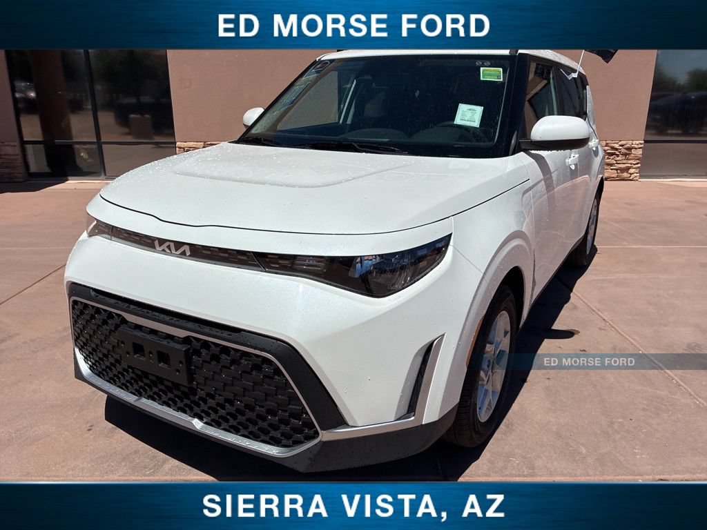 Certified 2025 Kia Soul LX FWD image 2