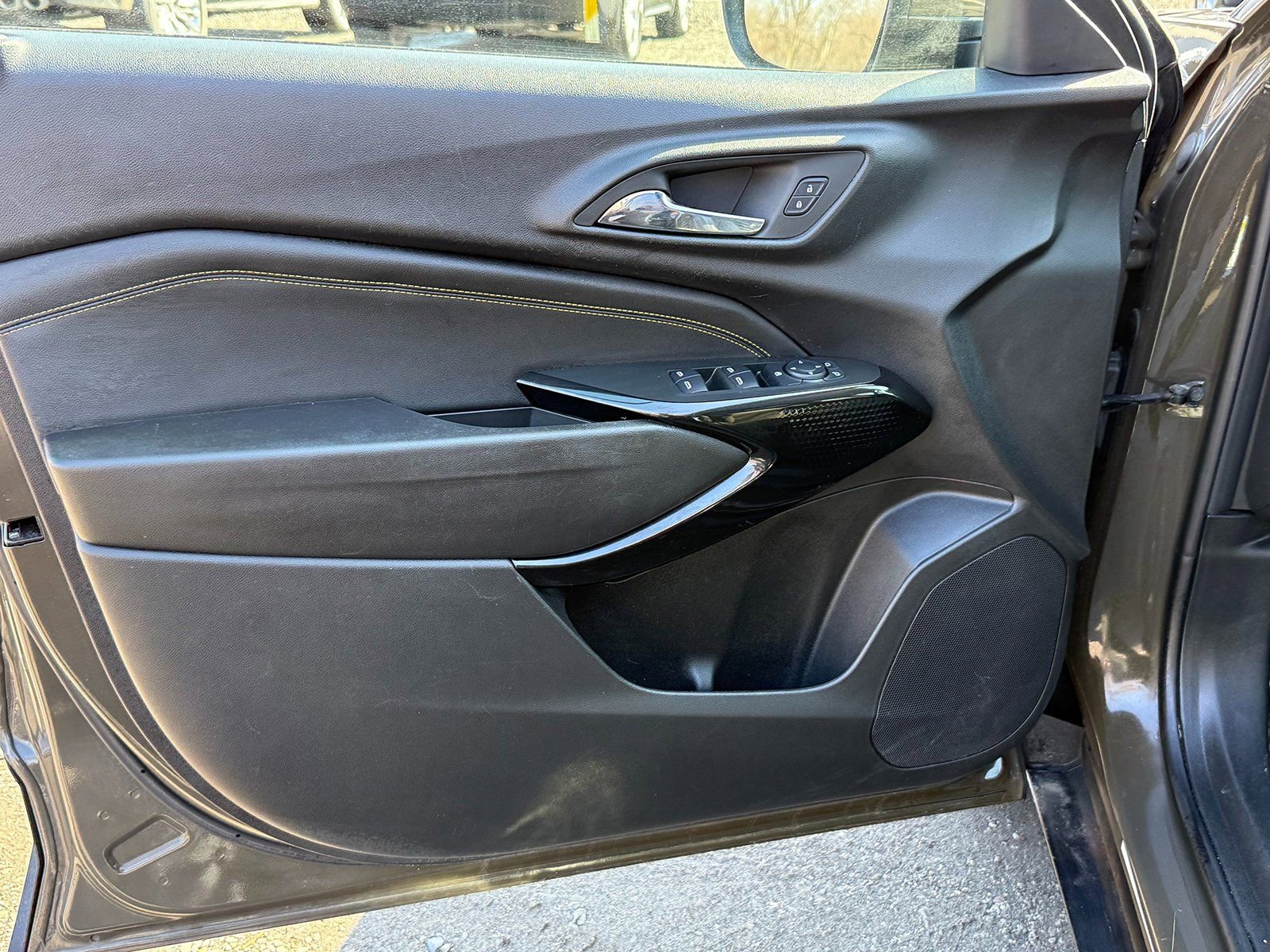 Certified 2024 Chevrolet Trax LT w/ Driver Confidence Package image 13